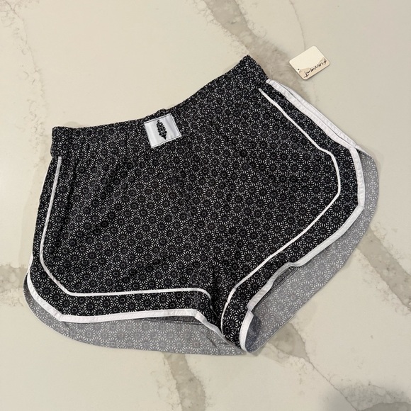 Free People Movement NWT Varsity Blues Printed Shorts Women’s Large Black/White - Picture 2 of 10